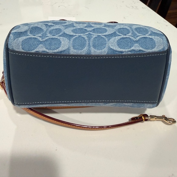 🦋New! Coach! - Picture 9 of 17